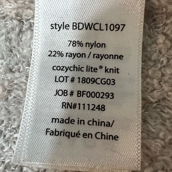 Barefoot Dreams Cream Colored CozyChic Lite Cable Shrug. Size S/M. - Picture 11 of 13